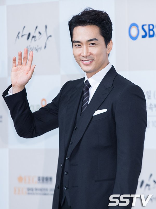 Lee Young Ae diện váy hoa khoe da trắng muốt trong họp báo phim lên sóng tuần này - Ảnh 4.