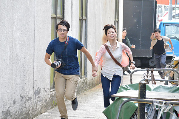 TVB gây tranh cãi dữ dội vì cảnh phim con gái tát mẹ ruột - Ảnh 7.