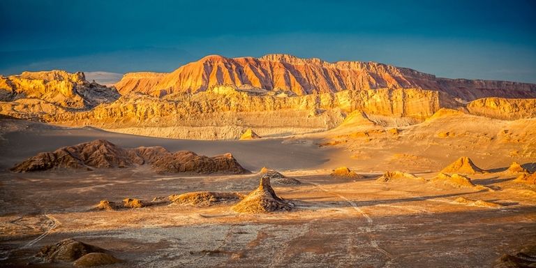 Khám phá vẻ đẹp đầy bí ẩn của sa mạc thông qua những hình ảnh và tranh vẽ mới nhất. Tận hưởng không gian và thời gian tĩnh lặng trong những phút giây đắm chìm vào những khung cảnh mang đến trải nghiệm tuyệt vời cho mỗi khách hàng đến xem.