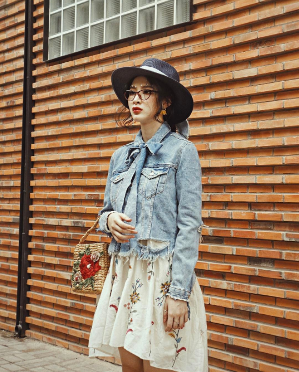 Ngọc Trinh mặc váy đi tông, Phạm Hương điệu đà hơn với váy trắng sandal bệt trong street style tuần này - Ảnh 10.