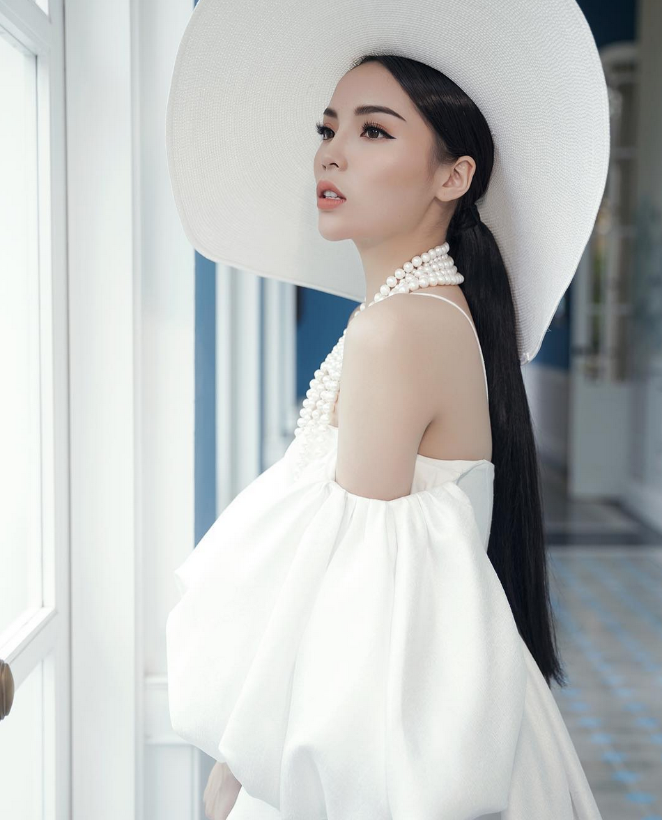 Sao Việt giờ chỉ th&iacute;ch để t&oacute;c đen thẳng su&ocirc;n d&agrave;i giống c&aacute;c b&agrave; c&aacute;c mẹ ng&agrave;y xưa - Ảnh 8.