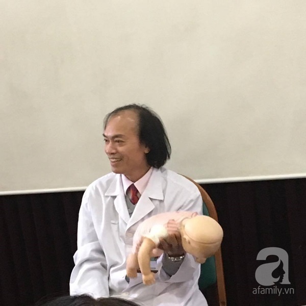 Bác sĩ Nhi hướng dẫn tường tận các bước sơ cứu hóc dị vật cho trẻ - Ảnh 3.