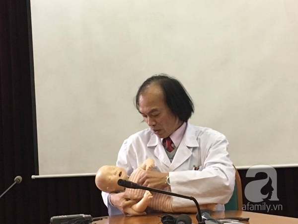 Bác sĩ Nhi hướng dẫn tường tận các bước sơ cứu hóc dị vật cho trẻ - Ảnh 7.