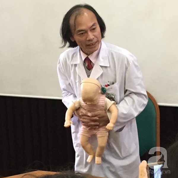 Bác sĩ Nhi hướng dẫn tường tận các bước sơ cứu hóc dị vật cho trẻ - Ảnh 10.
