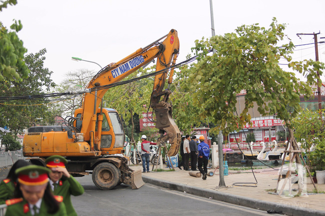 Hàng loạt du thuyền không phép trên hồ Tây bị cưỡng chế giải tỏa - Ảnh 2.