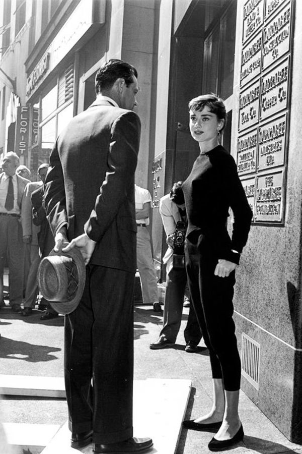 Đến Audrey Hepburn - biểu tượng thời trang bất hủ mọi thời đại cũng luôn trung thành với giày bệt - Ảnh 4.