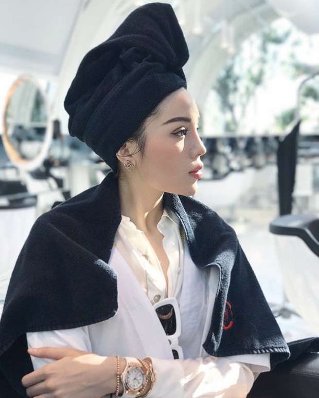 Kỳ Duyên đẹp và sang hơn hẳn sau 3 năm đăng quang, nhưng có ai để ý môi của cô cũng lên xuống thất thường - Ảnh 12. Kỳ Duyên đẹp và sang hơn hẳn sau 3 năm đăng quang, nhưng có ai để ý môi của cô cũng lên xuống thất thường - Ảnh 12.