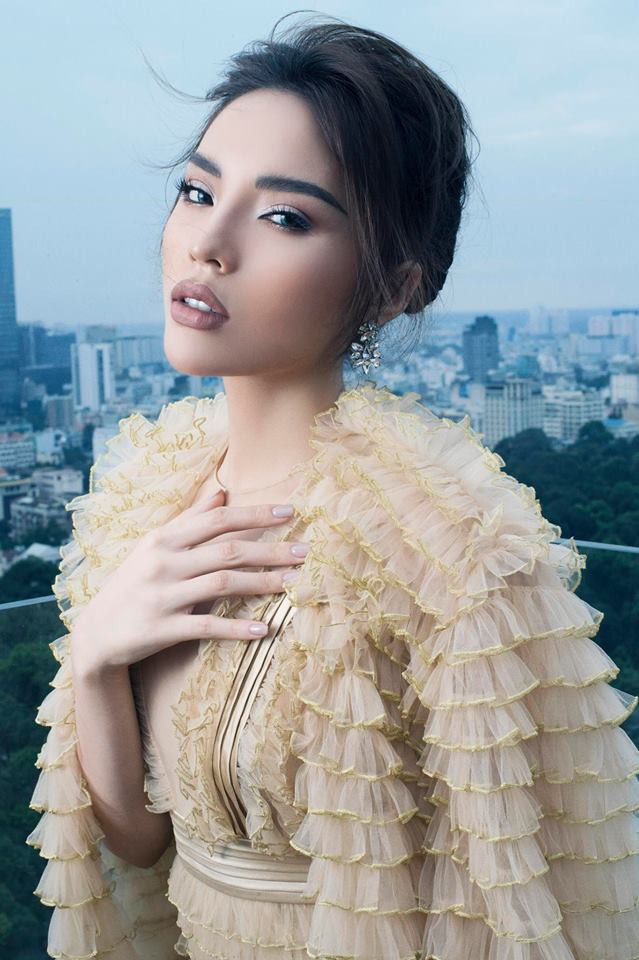 Kỳ Duyên đẹp và sang hơn hẳn sau 3 năm đăng quang, nhưng có ai để ý môi của cô cũng lên xuống thất thường - Ảnh 16. Kỳ Duyên đẹp và sang hơn hẳn sau 3 năm đăng quang, nhưng có ai để ý môi của cô cũng lên xuống thất thường - Ảnh 16.