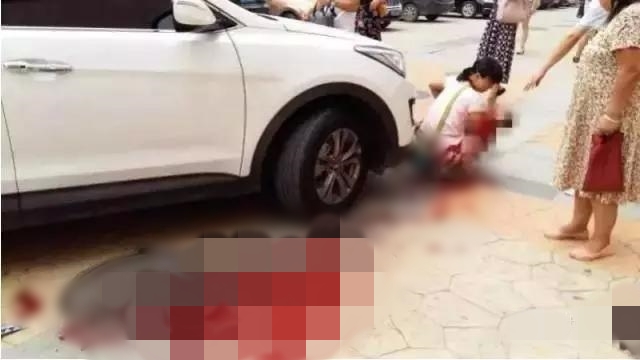TP.HCM: Bé gái 2 tuổi bị cán tử vong khi đang chơi trước mũi xe ô tô - Ảnh 1.