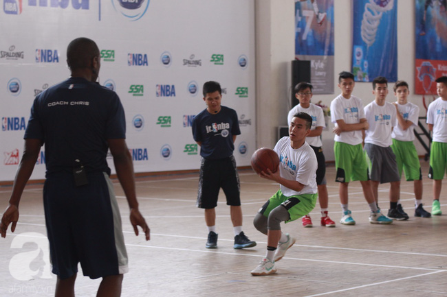 Hội trại bóng rổ miễn phí nhà nghề Mỹ cho trẻ em lần thứ tư đã quay trở lại - Ảnh 2.