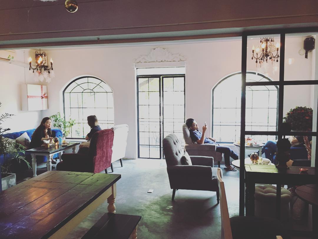 7 qu&aacute;n cafe c&oacute; ban c&ocirc;ng cực hay ho để ngồi l&igrave; cả buổi kh&ocirc;ng biết ch&aacute;n ở S&agrave;i G&ograve;n - Ảnh 29.