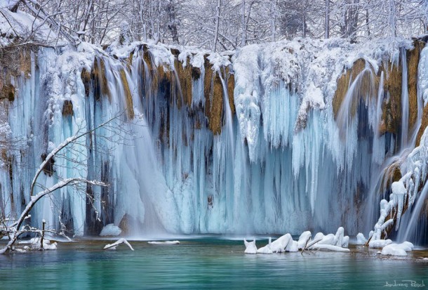 Những thác nước đóng băng đẹp hiếm thấy trên thế giới - Ảnh 9.