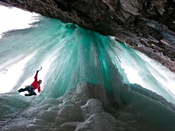 Những thác nước đóng băng đẹp hiếm thấy trên thế giới - Ảnh 11.