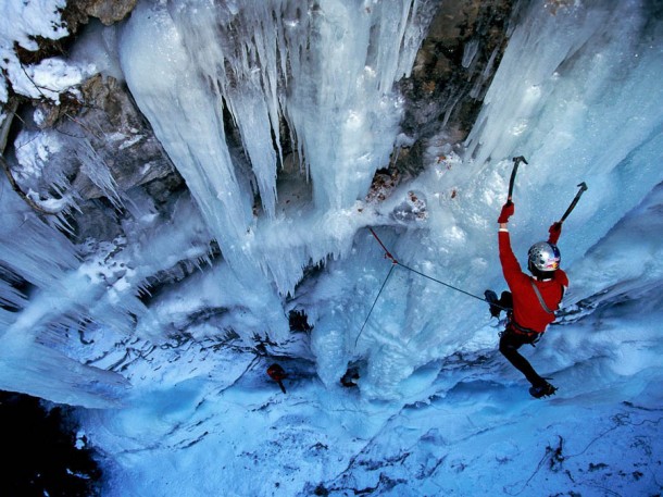 Những thác nước đóng băng đẹp hiếm thấy trên thế giới - Ảnh 12.