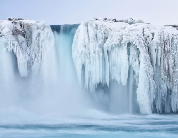 Những thác nước đóng băng đẹp hiếm thấy trên thế giới - Ảnh 8.