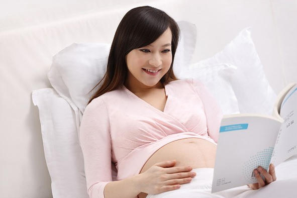 Mẹ bầu sắp sinh phải biết: Trợ cấp thai sản từ ngày 1/7/2017 sẽ tăng bất ngờ - Ảnh 1.