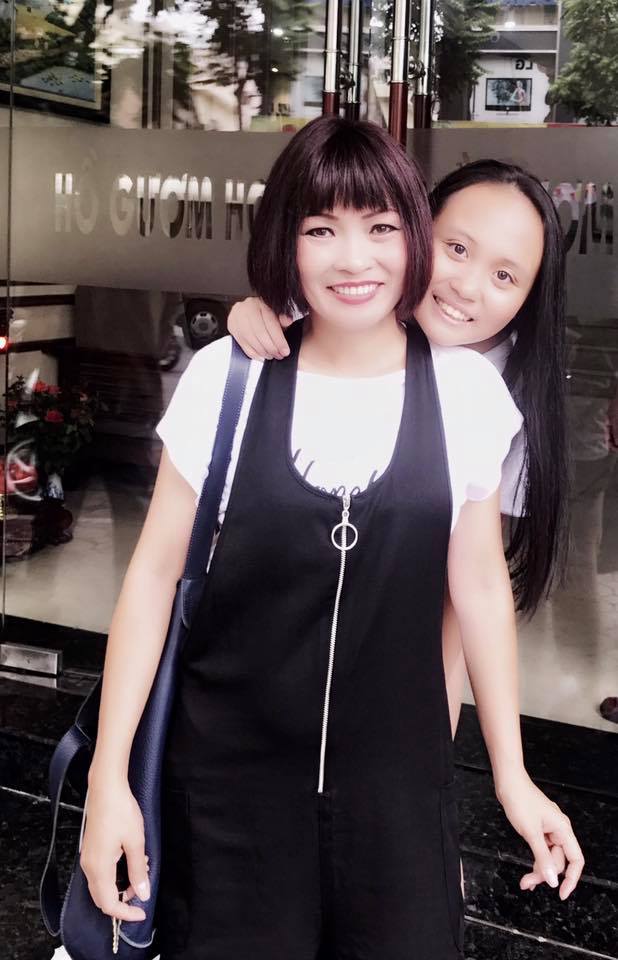 Con gái Phương Thanh lớn phổng phao xuất hiện cùng mẹ tại Hà Nội - Ảnh 4.