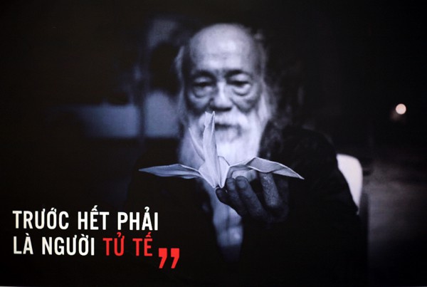 Hàng nghìn người rưng rưng tại triển lãm Dấu ấn về cố nhà giáo Văn Như Cương - Ảnh 10. Hàng nghìn người rưng rưng tại triển lãm Dấu ấn về cố nhà giáo Văn Như Cương - Ảnh 10.