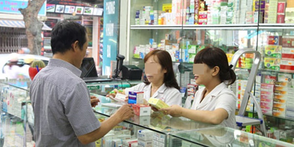 Một tiệm thuốc, 2 vị khách nam: người mua thuốc bổ cho vợ, người mua tránh thai 10 ngàn còn chê đắt không mua - Ảnh 1.