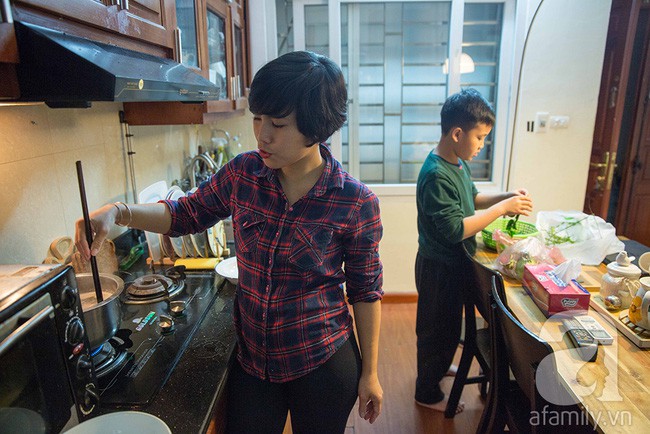 Thủy Bốp - single mom đi cùng ung thư sau 3 năm tìm sự sống: Sắp biến thành đàn ông vẫn xinh đẹp rạng ngời - Ảnh 2. Thủy Bốp - single mom đi cùng ung thư sau 3 năm tìm sự sống: Sắp biến thành đàn ông vẫn xinh đẹp rạng ngời - Ảnh 2.