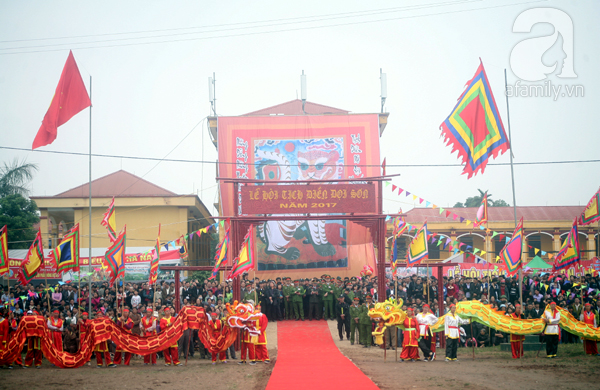 Trang trí lên thân trâu rồi đem ra đồng tại lễ hội Tịch Điền ở Hà Nam - Ảnh 11.