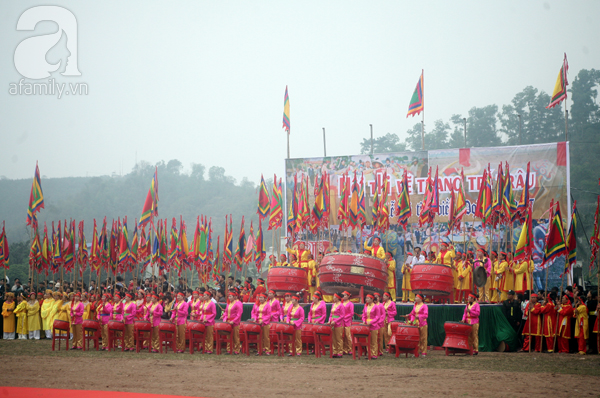 Trang trí lên thân trâu rồi đem ra đồng tại lễ hội Tịch Điền ở Hà Nam - Ảnh 14.