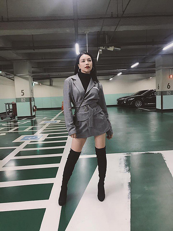 Lấn &aacute;t hết mọi loại kh&aacute;c, boots cao đến đầu gối trở th&agrave;nh m&oacute;n đồ được diện nhiều nhất trong m&ugrave;a đ&ocirc;ng năm nay - Ảnh 8.