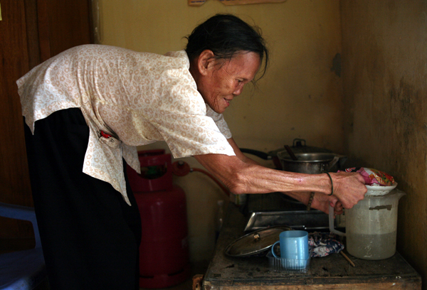 Cuộc sống côi cút của 10 cụ già trong trại phong đã bỏ hoang nhiều năm ở Hà Nội - Ảnh 7.