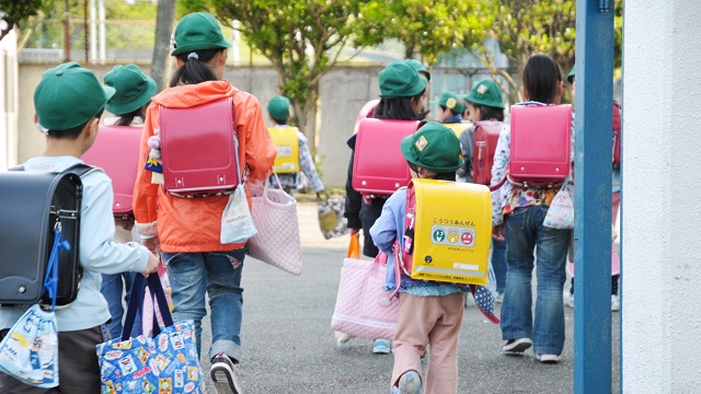 Trẻ em Nhật đã được trang bị kĩ năng gì để tự đi bộ đến trường mà vẫn an toàn - Ảnh 3.