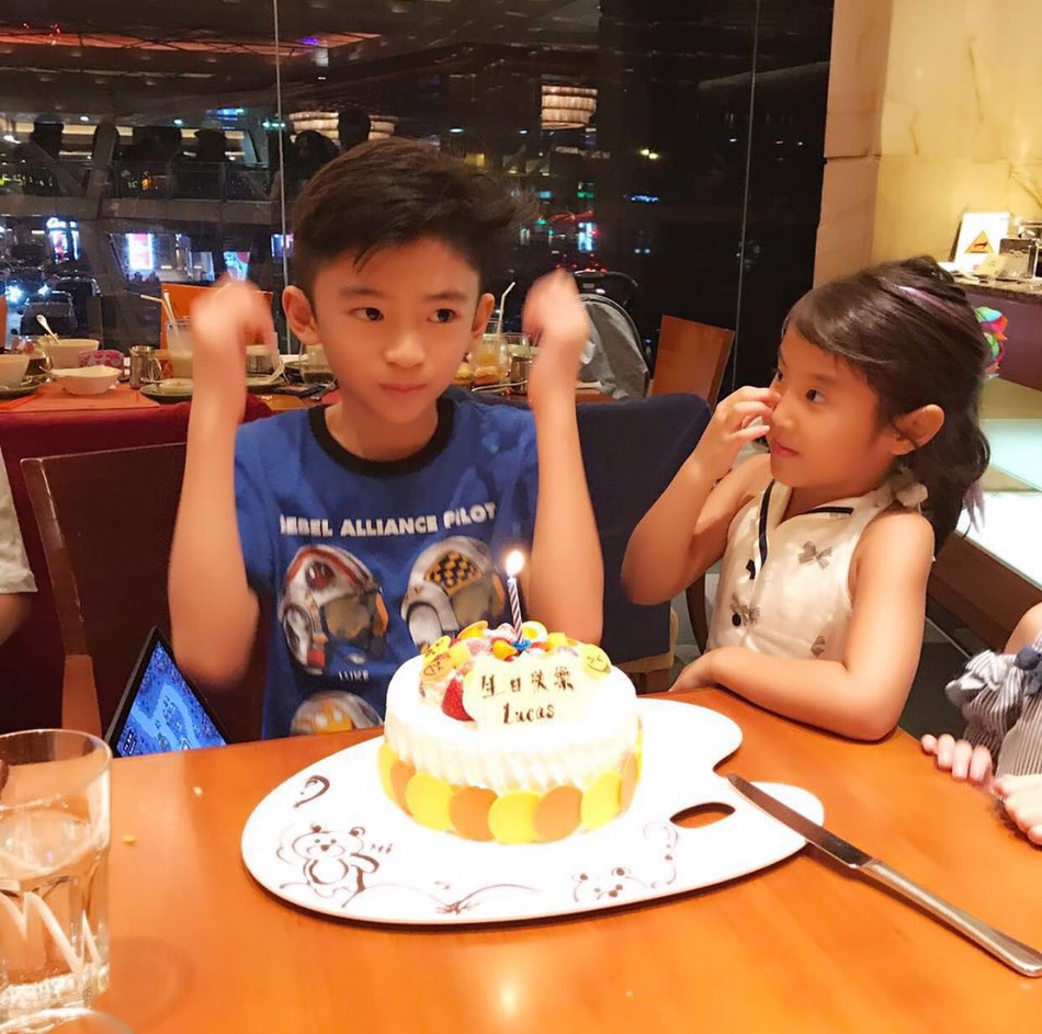 Trương Bá Chi tổ chức sinh nhật cho con trai, đáp lại tin đồn hận Vương Phi - Ảnh 4. Trương Bá Chi tổ chức sinh nhật cho con trai, đáp lại tin đồn hận Vương Phi - Ảnh 4.