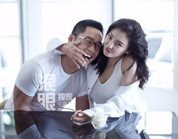 Bản sao Song Hye Kyo khoe ảnh tình tứ bên ông xã sau khi tuyên bố có thai - Ảnh 1.