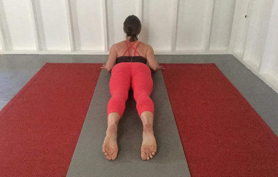 6 tư thế yoga giúp giảm đau hông hiệu quả mà vô cùng đơn giản để thực hiện - Ảnh 7.