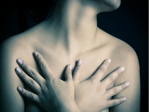 Cứ 6 bệnh nhân ung thư vú thì có 1 người không có u nổi cục trong ngực, làm thế nào để nhận biết? - Ảnh 1.