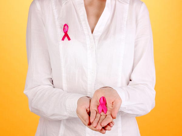 Cứ 6 bệnh nhân ung thư vú thì có 1 người không có u nổi cục trong ngực, làm thế nào để nhận biết? - Ảnh 3.
