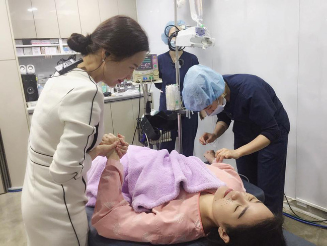 Sao Việt đang có xu hướng công khai quá trình phẫu thuật thẩm mỹ trên mạng xã hội - Ảnh 9.