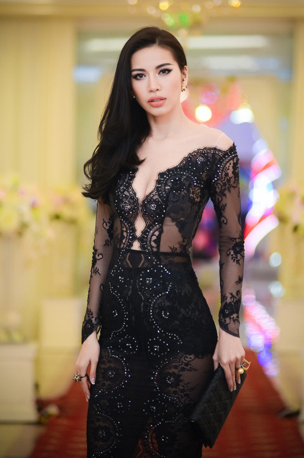 Minh Tú ngày càng chọn đồ kín đáo nhẹ nhàng, khác hẳn với phong cách sexy táo bạo ngày xưa - Ảnh 13.