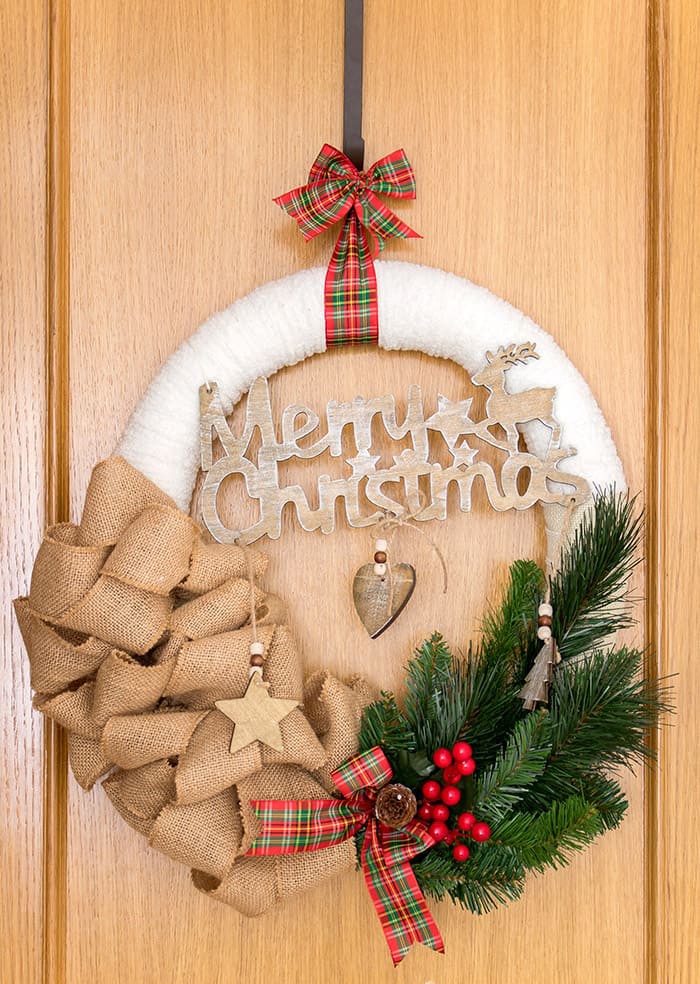 Cách làm vòng treo cửa đơn giản mà đẹp trang trí nhà đón Giáng sinh
