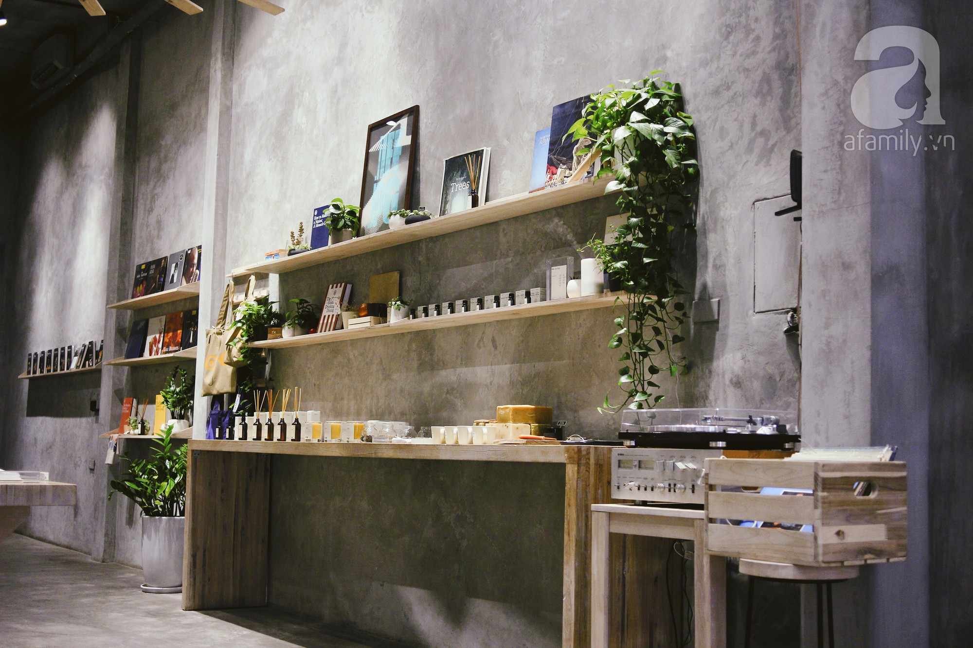 H&agrave; Nội: 5 qu&aacute;n cafe bước v&agrave;o l&agrave; thấy ấm sực, cặp đ&ocirc;i hay c&aacute;c n&agrave;ng FA đều c&oacute; thể gh&eacute; để lấy cảm hứng cho tuần mới - Ảnh 34.