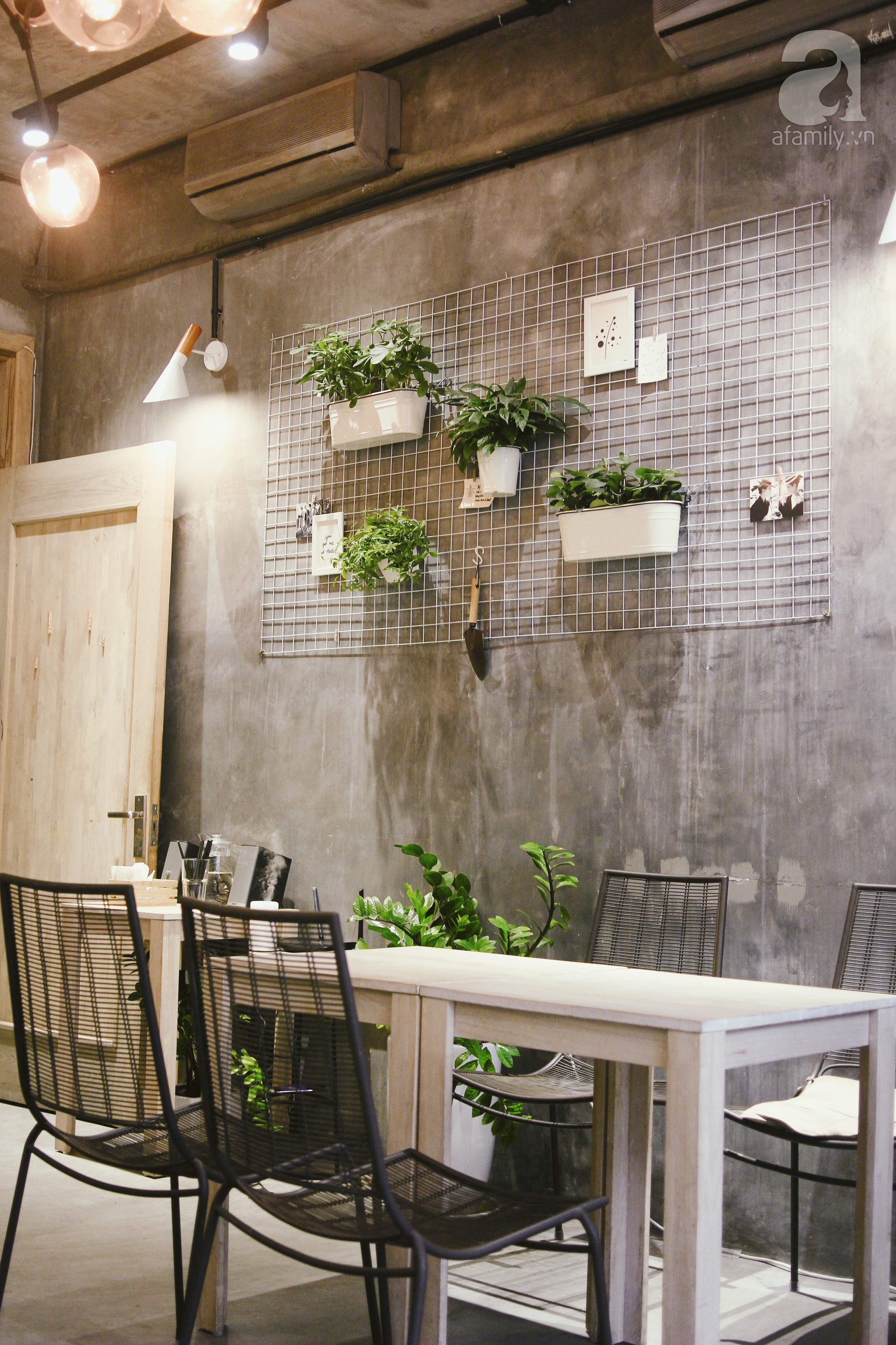 H&agrave; Nội: 5 qu&aacute;n cafe bước v&agrave;o l&agrave; thấy ấm sực, cặp đ&ocirc;i hay c&aacute;c n&agrave;ng FA đều c&oacute; thể gh&eacute; để lấy cảm hứng cho tuần mới - Ảnh 31.