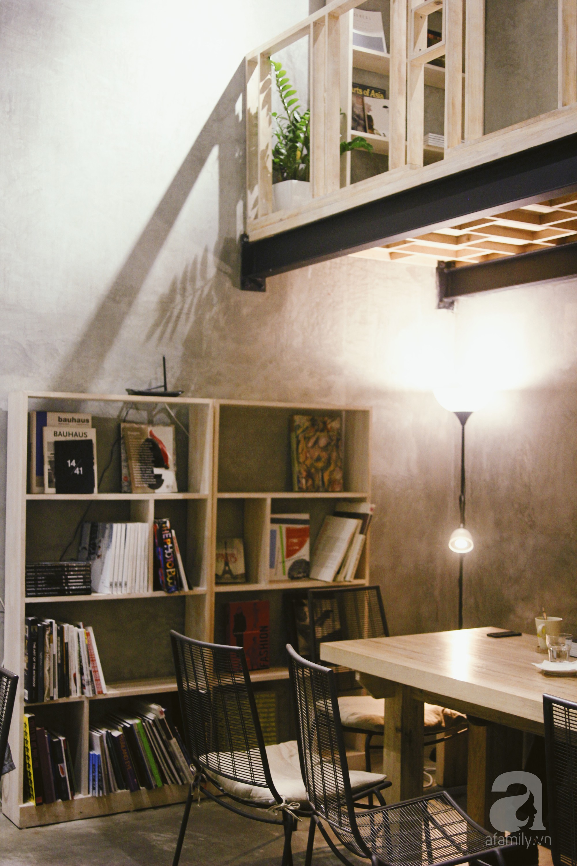 H&agrave; Nội: 5 qu&aacute;n cafe bước v&agrave;o l&agrave; thấy ấm sực, cặp đ&ocirc;i hay c&aacute;c n&agrave;ng FA đều c&oacute; thể gh&eacute; để lấy cảm hứng cho tuần mới - Ảnh 33.