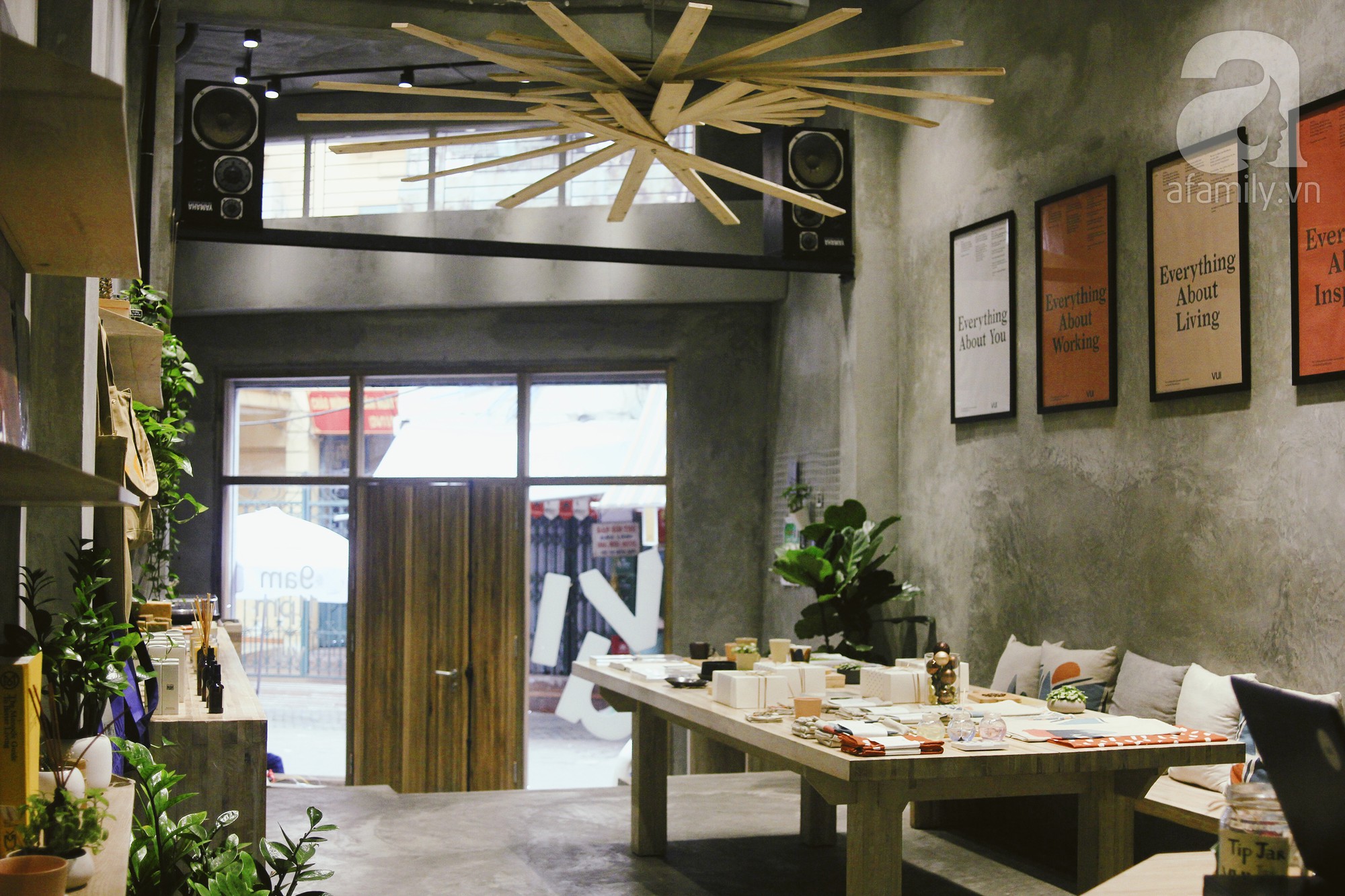 H&agrave; Nội: 5 qu&aacute;n cafe bước v&agrave;o l&agrave; thấy ấm sực, cặp đ&ocirc;i hay c&aacute;c n&agrave;ng FA đều c&oacute; thể gh&eacute; để lấy cảm hứng cho tuần mới - Ảnh 39.