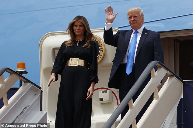 Mỗi lần đi công du với chồng là bà Trump lại mạnh tay sắm đồ hiệu từ đầu tới chân - Ảnh 18.