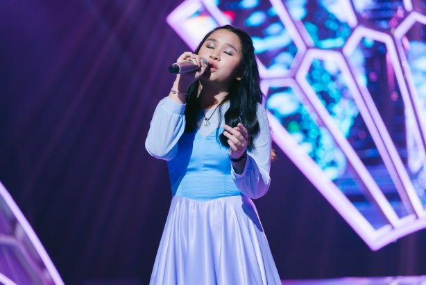 Uyên Linh, Thanh Bùi phấn khích vì cô bé xinh xắn hát cực hay