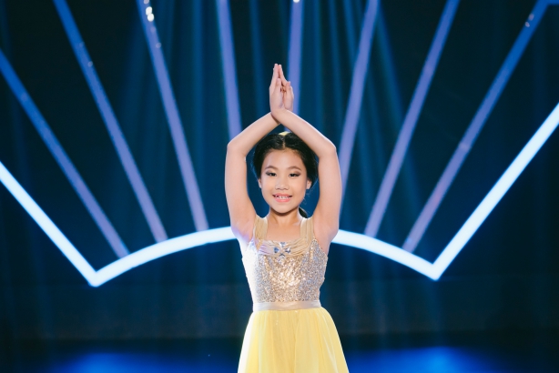 Uyên Linh, Thanh Bùi phấn khích vì cô bé xinh xắn hát cực hay - Ảnh 10.