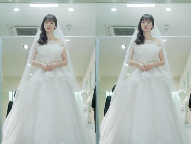 Nhìn lại 4 lần khoác lên mình bộ váy cưới và dự đoán chiếc váy mà Song Hye Kyo sẽ chọn mặc ngày 31 này - Ảnh 5.