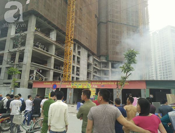 Hà Nội: Cháy lán trại công nhân tại chung cư, nhiều cư dân sống cạnh hốt hoảng - Ảnh 2.