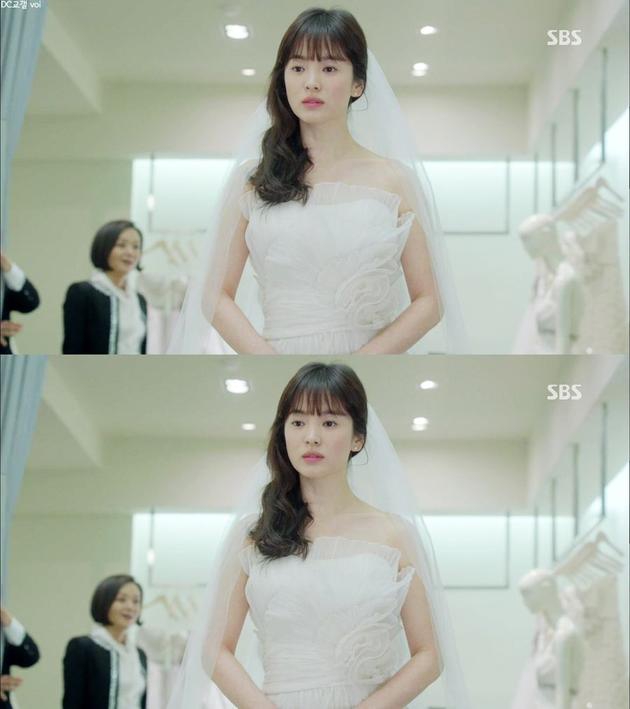 Nhìn lại 4 lần khoác lên mình bộ váy cưới và dự đoán chiếc váy mà Song Hye Kyo sẽ chọn mặc ngày 31 này - Ảnh 6.