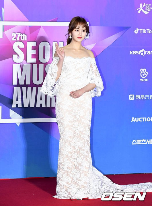 Thảm đỏ Seoul Music Awards: Kim So Hyun đẹp đến mức khó tin, Joy quá sexy bên dàn trai xinh gái đẹp quyền lực Kbiz - Ảnh 2.