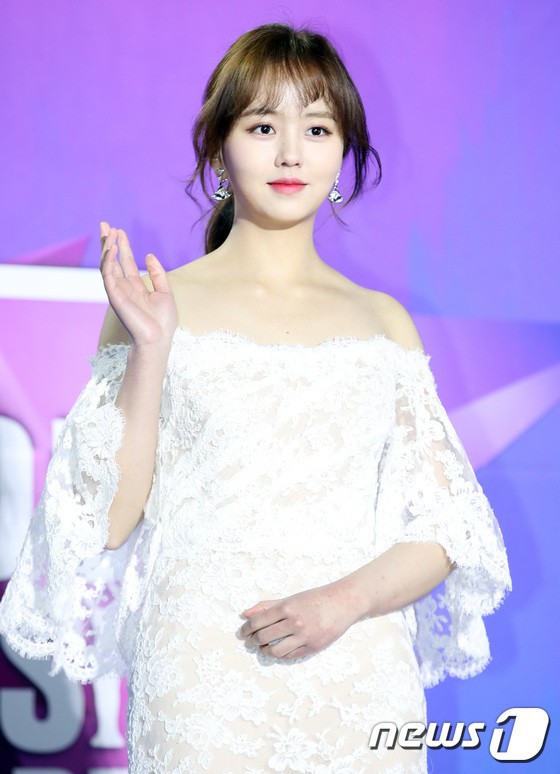 Thảm đỏ Seoul Music Awards: Kim So Hyun đẹp đến mức khó tin, Joy quá sexy bên dàn trai xinh gái đẹp quyền lực Kbiz - Ảnh 4.