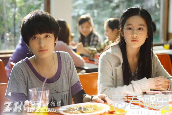 Song Seung Hun - Lưu Diệc Phi: Là tình yêu thật sự hay chiêu trò truyền thông đánh lừa khán giả suốt 2 năm qua? - Ảnh 4. Song Seung Hun - Lưu Diệc Phi: Là tình yêu thật sự hay chiêu trò truyền thông đánh lừa khán giả suốt 2 năm qua? - Ảnh 4.